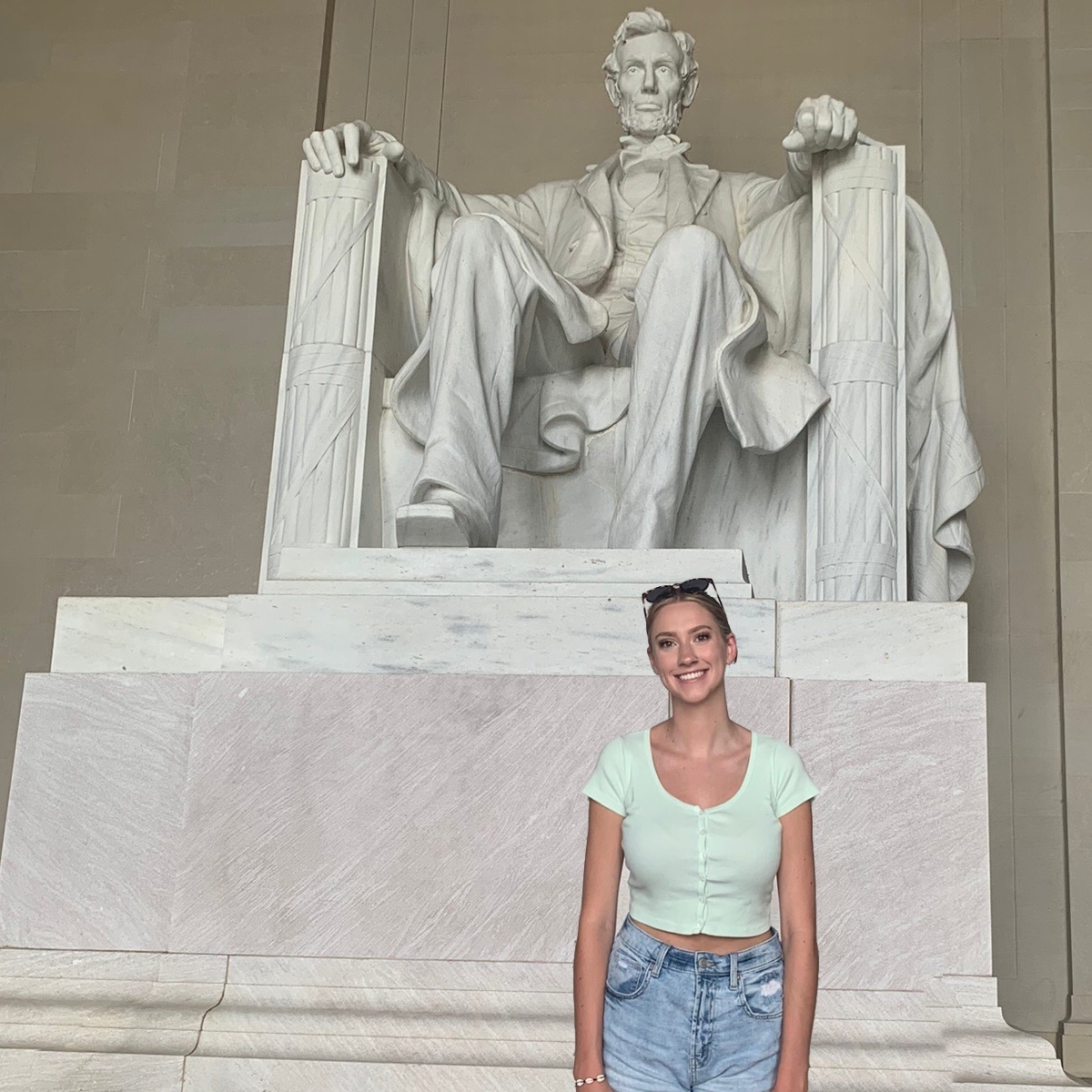 Camryn Treacy in front of the Araham Lincoln statue